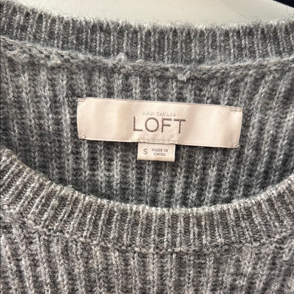 Cozy Gray Ribbed Sweater - Picture 2 of 3